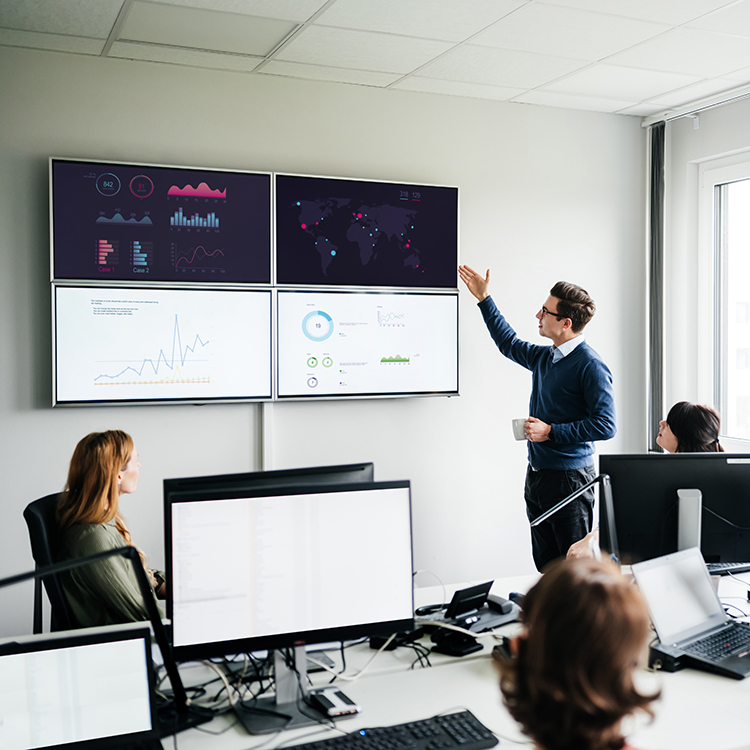 Services_GettyImages-1308902655